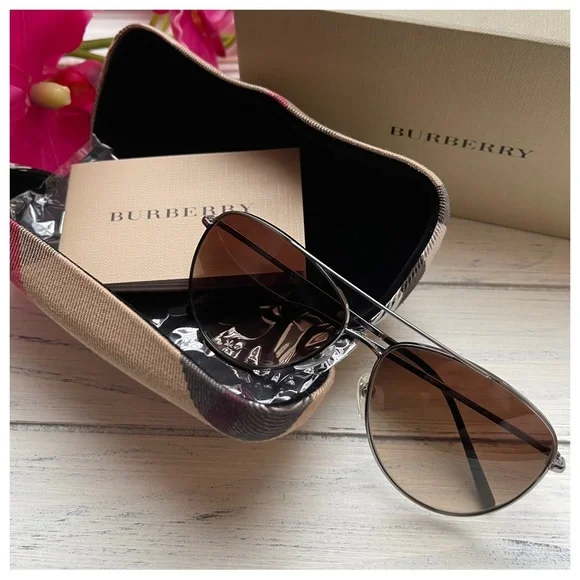 NWOT⚜️ Burberry Check Arm Pilot Sunglasses in Nickel